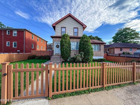 Homes For Sale - 3112 Morley Avenue<br/> Staten Island, NY 10306