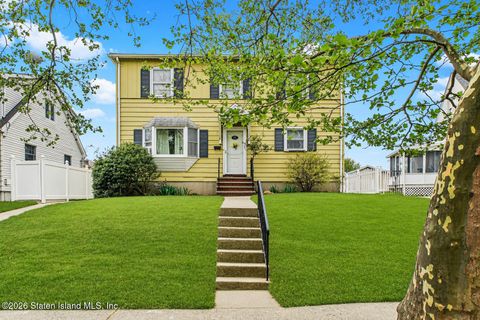 Photo of 218 Thornycroft Avenue, Staten Island, NY 10312 (MLS # 2602109)