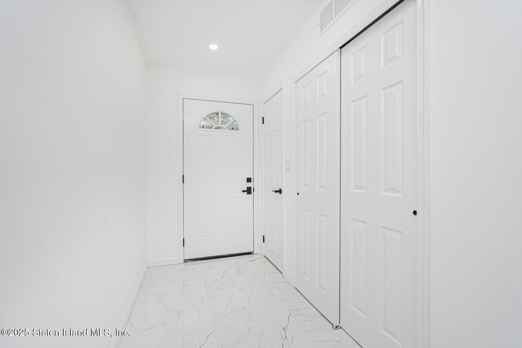 Photo of 23 Caswell Lane, Staten Island, NY 10314 (MLS # 2506414)