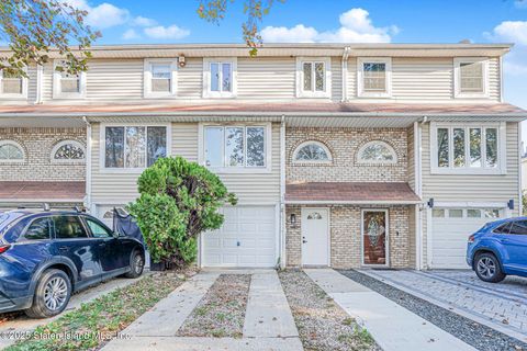 Photo of 23 Caswell Avenue, Staten Island, NY 10314 (MLS # 2506414)