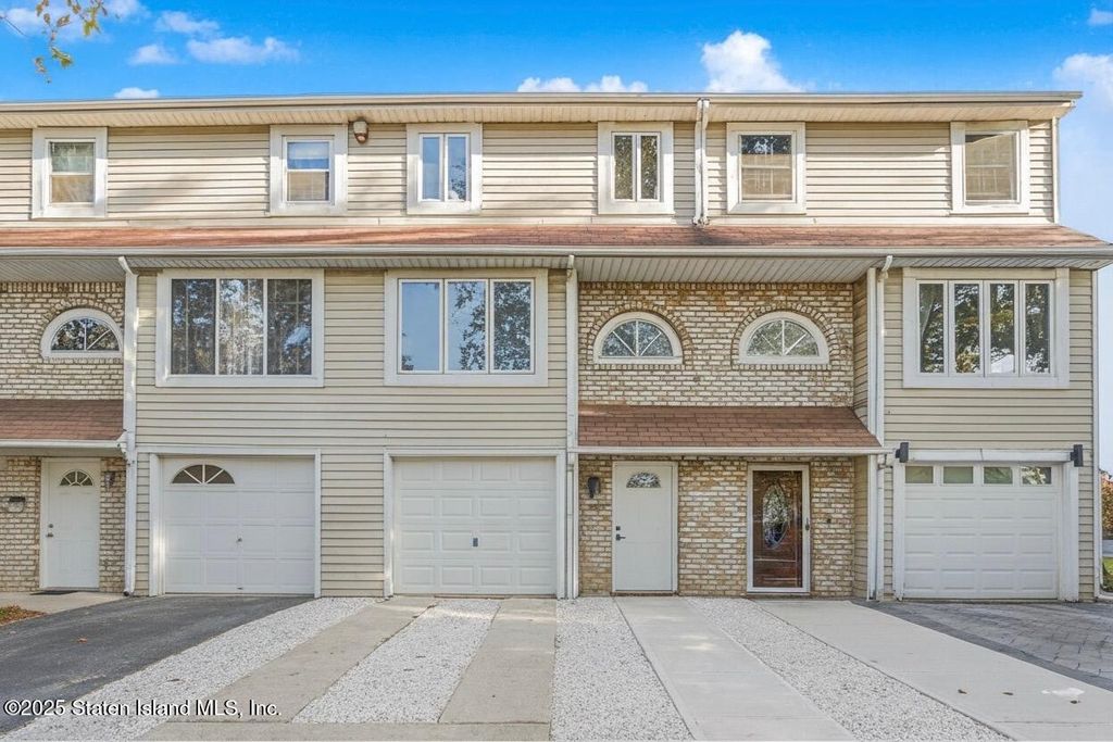 Photo of 23 Caswell Lane, Staten Island, NY 10314 (MLS # 2506414)