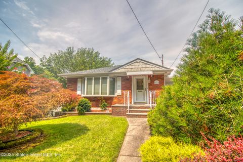 Photo of 61 Pitt Avenue, Staten Island, NY 10314 (MLS # 2404341)