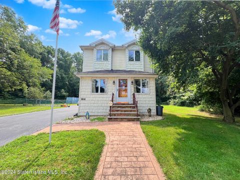 Photo of 1666 Arthur Kill Road, Staten Island, NY 10312 (MLS # 2404475)