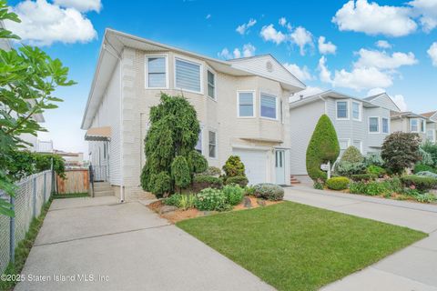 Photo of 619 Klondike Avenue, Staten Island, NY 10314 (MLS # 2504292)