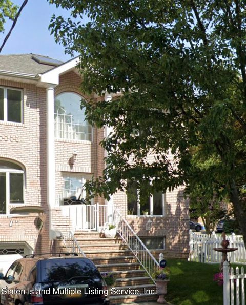Photo of 7 Bear Street, Staten Island, NY 10304 (MLS # 1159015)