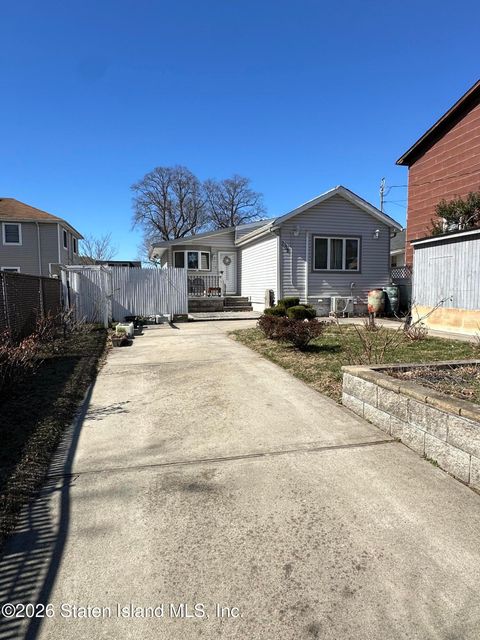 Photo of 238 Lily Pond Avenue, Staten Island, NY 10305 (MLS # 2601326)
