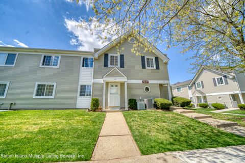 Photo of 122 Gervil Street, Staten Island, NY 10309 (MLS # 1161491)