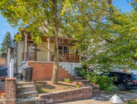 Photo of 390 Davis Avenue, Staten Island, NY 10310 (MLS # 1164858)
