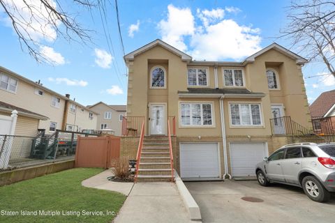 Photo of 542 Greeley Avenue, Staten Island, NY 10306 (MLS # 2401032)