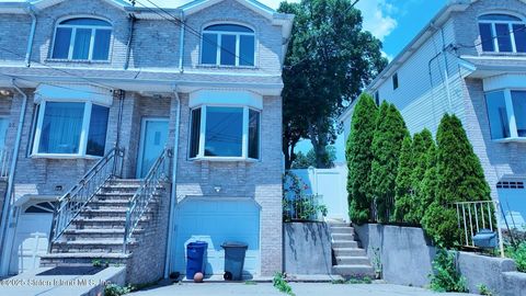 Photo of 25 Palisade Street, Staten Island, NY 10305 (MLS # 2501696)