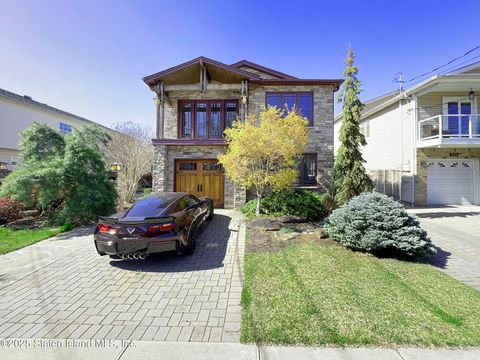 Photo of 479 Ramona Avenue, Staten Island, NY 10309 (MLS # 2501359)