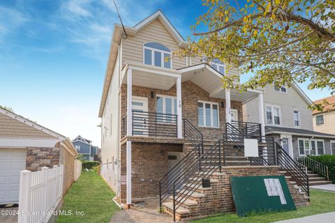 Photo of 10 Finley Ave, Staten Island, NY 10306 (MLS # 2404415)