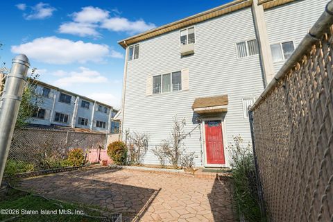 Photo of 257 Candon Avenue, Staten Island, NY 10309 (MLS # 2601117)