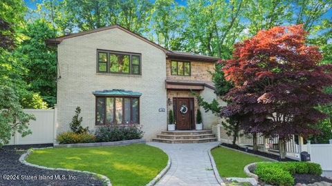 Photo of 190 Nevada Avenue, Staten Island, NY 10306 (MLS # 2403042)