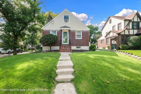 Photo of 44 Hunter Place, Staten Island, NY 10301 (MLS # 1164331)