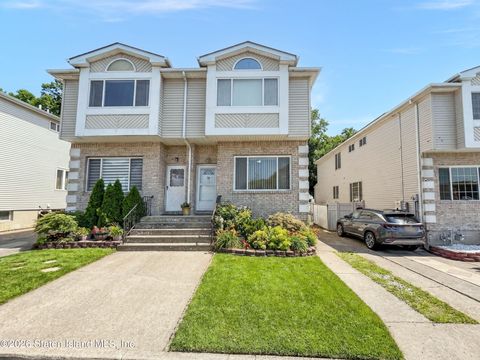 Photo of 78 Lott Lane, Staten Island, NY 10314 (MLS # 2601593)