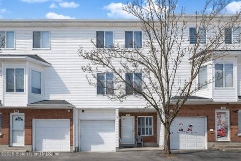 Photo of 263 Jamie Lane, Staten Island, NY 10312 (MLS # 2600652)