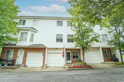 Photo of 89 Aspen Knolls Way, Staten Island, NY 10312 (MLS # 1163625)