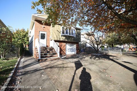 Photo of 11 Waldo Place, Staten Island, NY 10314 (MLS # 1165286)