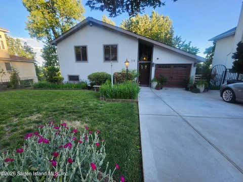 Photo of 16 Manor Court, Staten Island, NY 10306 (MLS # 2603034)