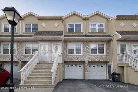Photo of 147 Dartmouth Loop, Staten Island, NY 10306 (MLS # 2600723)