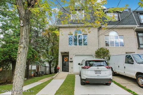 Photo of 15 Woodland Avenue, Staten Island, NY 10308 (MLS # 2506222)