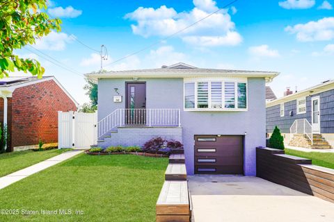 Photo of 242 Collfield Avenue, Staten Island, NY 10314 (MLS # 2503584)