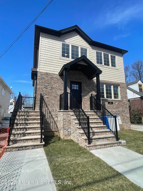 Photo of 39 Crowell Avenue, Staten Island, NY 10314 (MLS # 2406535)