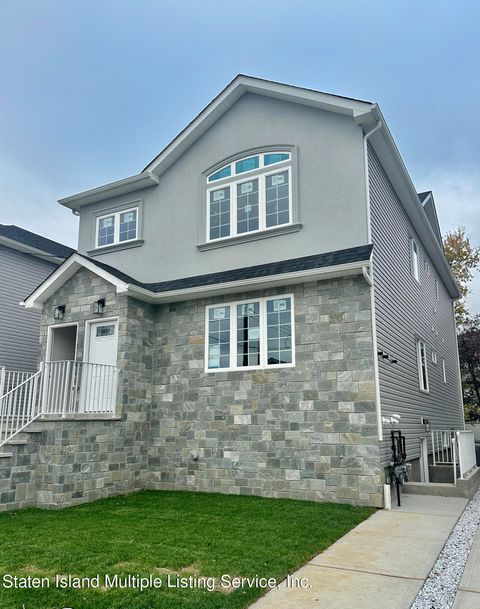 Photo of 769 Rathbun Avenue, Staten Island, NY 10309 (MLS # 2400332)