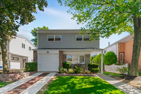Photo of 16 Monroe Place, Staten Island, NY 10314 (MLS # 1165201)