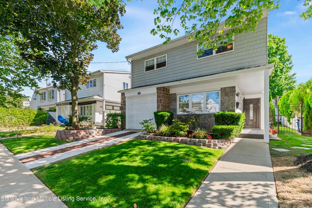 Photo of 16 Monroe Place, Staten Island, NY 10314 (MLS # 1165201)