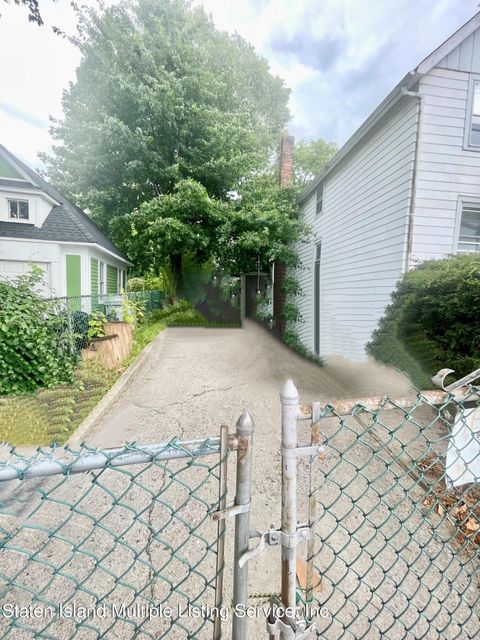 Photo of 239 Sharpe Avenue, Staten Island, NY 10302 (MLS # 1163731)