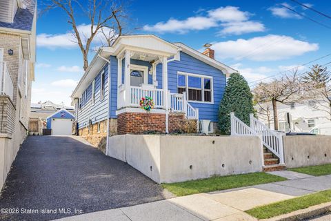 Photo of 76 Whitman Avenue, Staten Island, NY 10308 (MLS # 2601210)