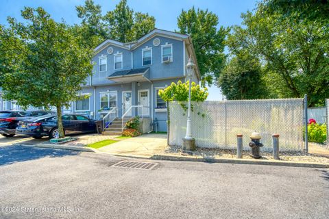 Photo of 46 Crown Court, Staten Island, NY 10312 (MLS # 2404365)