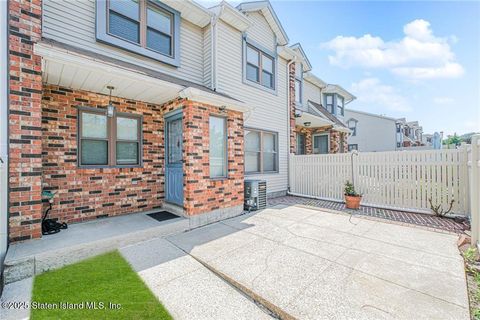 Photo of 252 Ashworth Avenue #A, Staten Island, NY 10314 (MLS # 2504429)