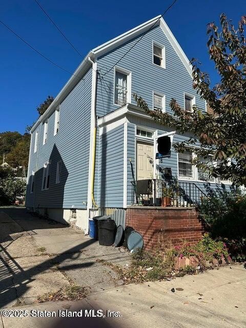 Photo of 258 Targee Street, Staten Island, NY 10304 (MLS # 2505971)