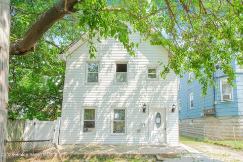 Photo of 33 South Street, Staten Island, NY 10310 (MLS # 2503557)