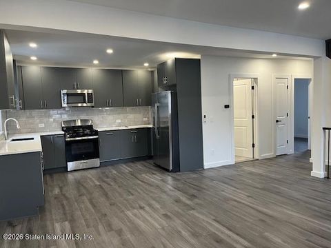 Photo of 256 Demorest Avenue, Staten Island, NY 10314 (MLS # 2600060)