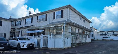 Photo of 33 Geo Court, Staten Island, NY 10304 (MLS # 2506760)
