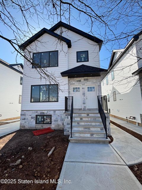 Photo of 288 Eltingville Boulevard, Staten Island, NY 10312 (MLS # 2501656)