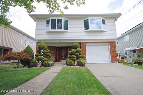 Photo of 169 Lamoka Avenue, Staten Island, NY 10308 (MLS # 2504296)