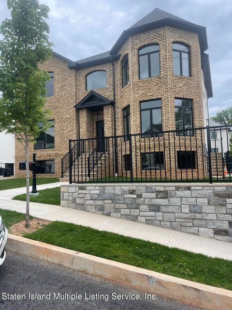 Photo of 7 Frosinone Lane, Staten Island, NY 10309 (MLS # 1164348)