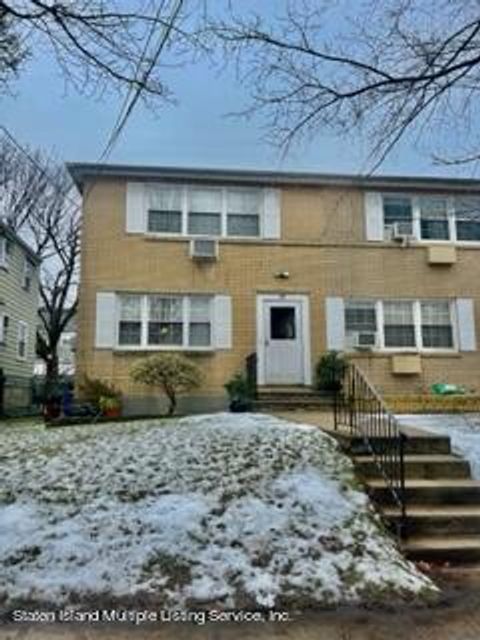 Photo of 28 Floyd Street, Staten Island, NY 10310 (MLS # 2400482)