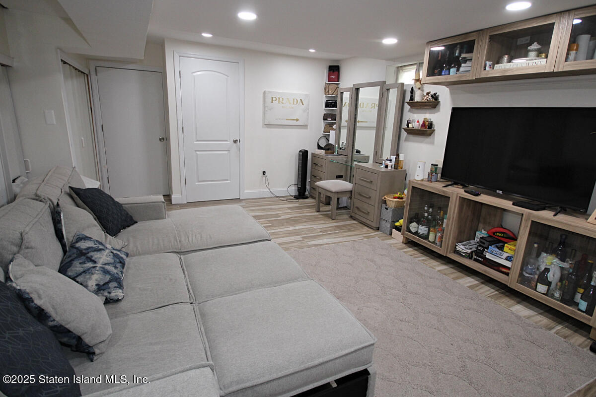 411 Ridgecrest Avenue, Staten Island, New York image 31