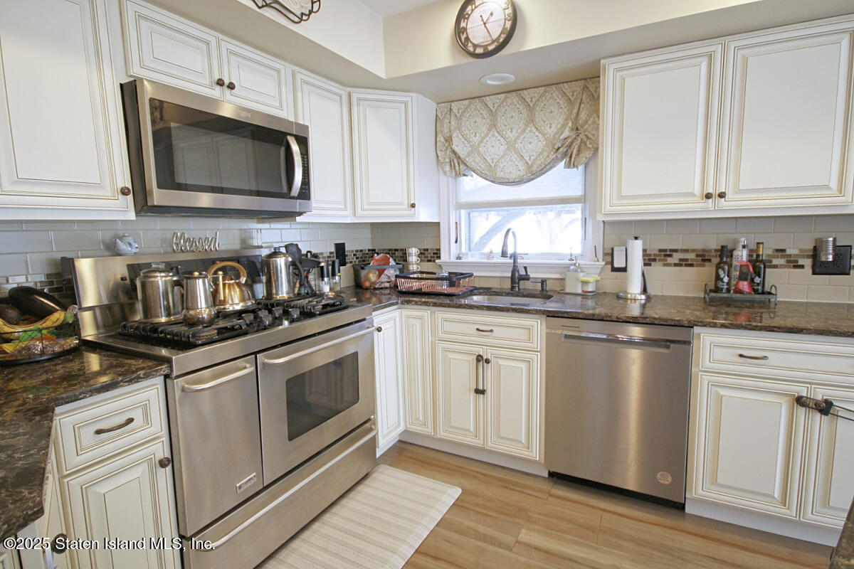 411 Ridgecrest Avenue, Staten Island, New York image 6