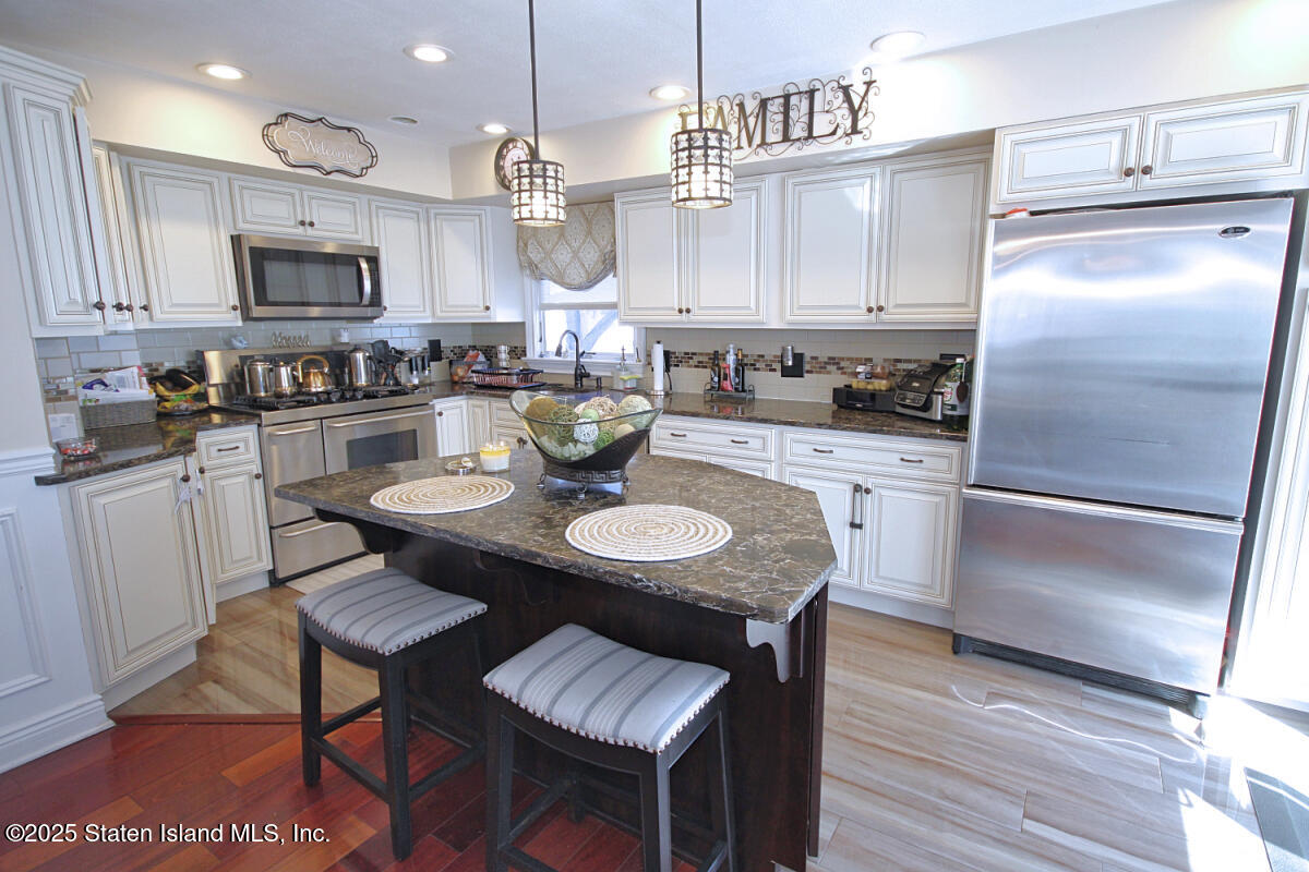 411 Ridgecrest Avenue, Staten Island, New York image 4