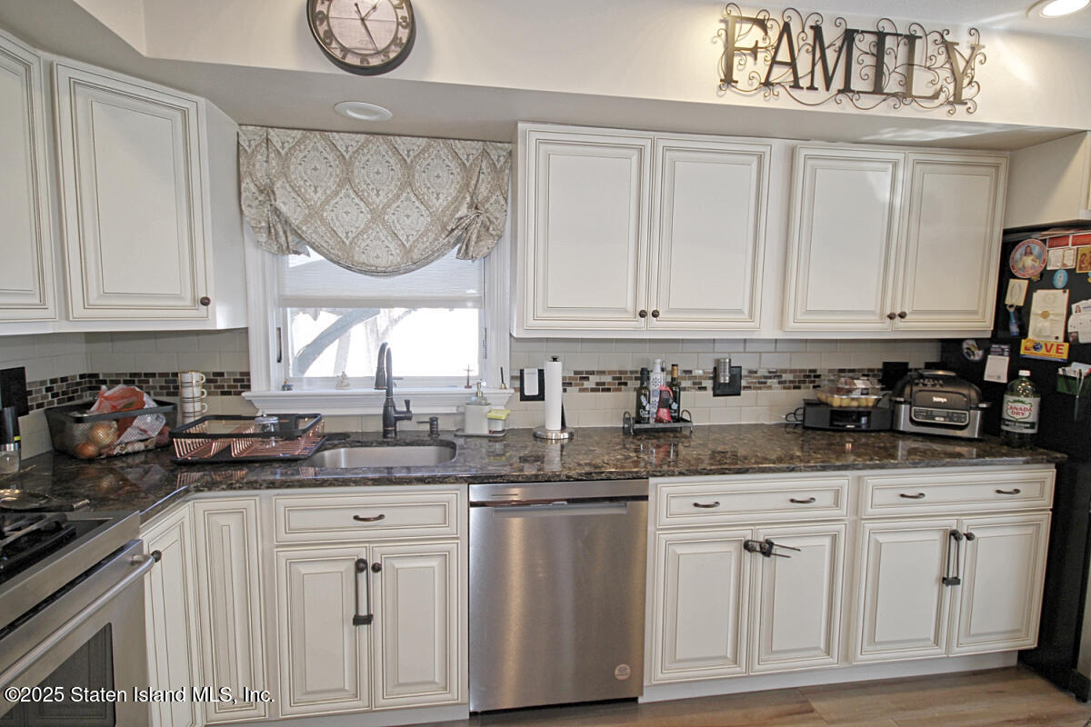 411 Ridgecrest Avenue, Staten Island, New York image 5