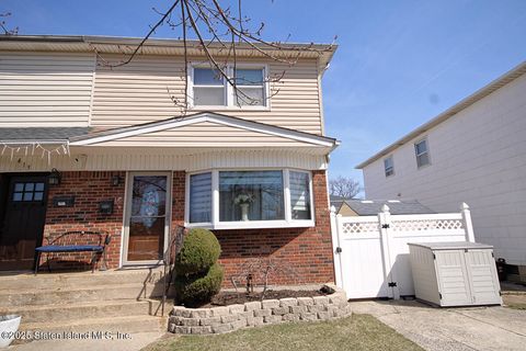 Photo of 411 Ridgecrest Avenue, Staten Island, NY 10312 (MLS # 2501956)