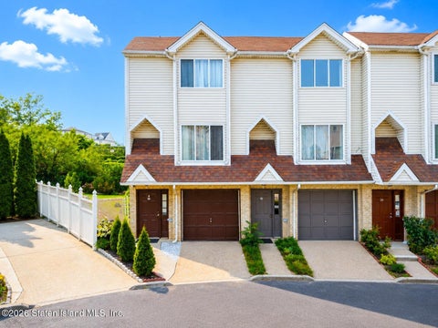 Photo of 30 Tone Lane, Staten Island, NY 10305 (MLS # 2604194)