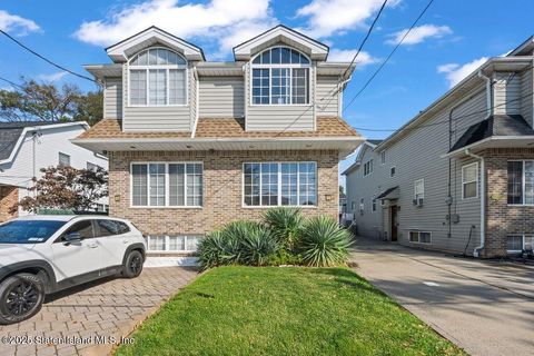 Photo of 55 Sideview Avenue, Staten Island, NY 10314 (MLS # 2506279)